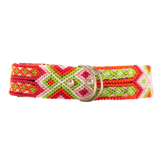 Handcrafted dog collar with a timeless and elegant design