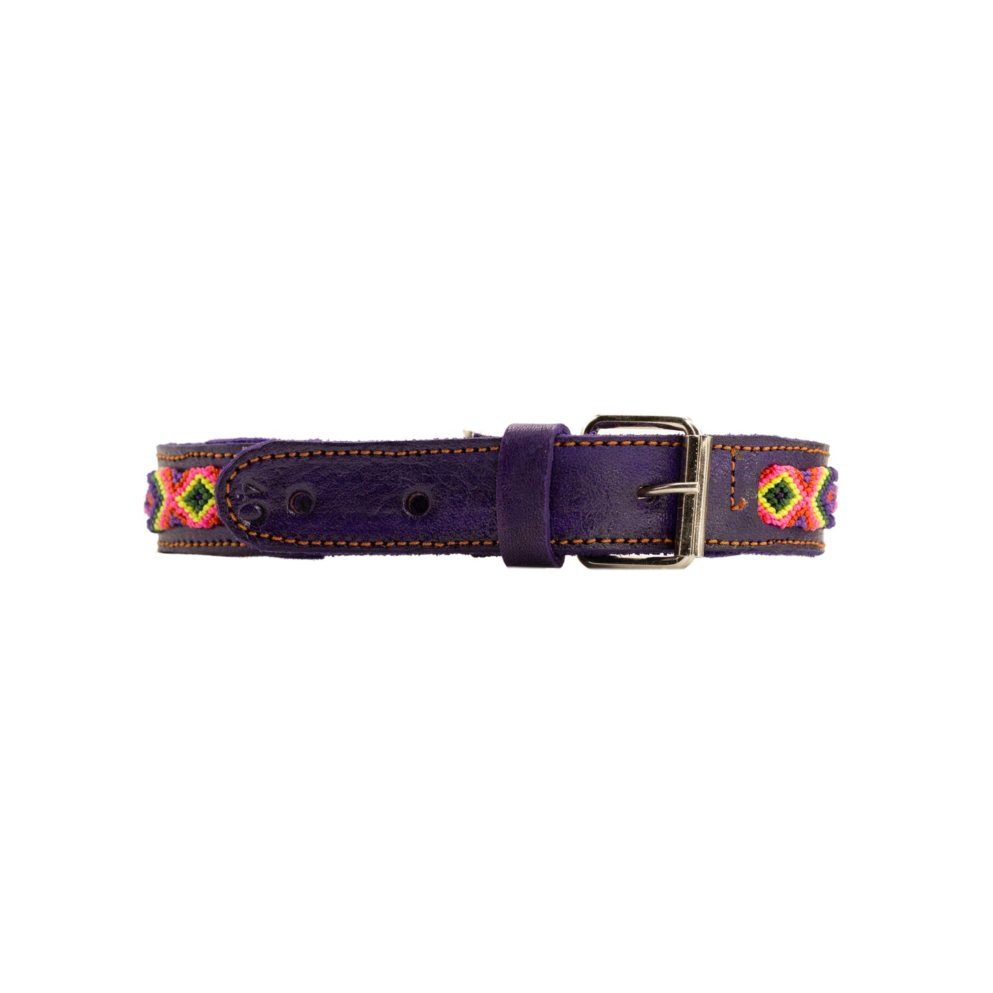 Chic and stylish pet collar with artisanal silk thread detailing
